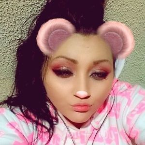 Meet your Posher, Aja